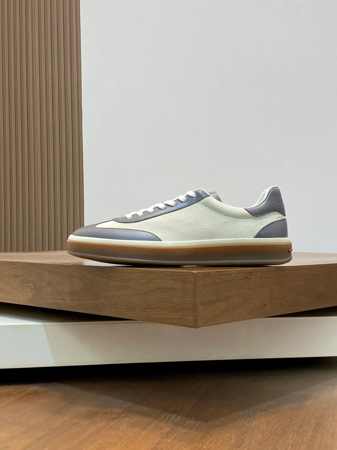 💰760 Loro Piana - Classic casual shoes, men's lace-up casual shoes and sneakers, high-quality lightweight and comfortable fabrics, suitable for outdoor leisure, the color scheme is young and energetic, and it looks great with sportswear or casual suits! Code number: 39-44 (38, 45, 46, can be customized)